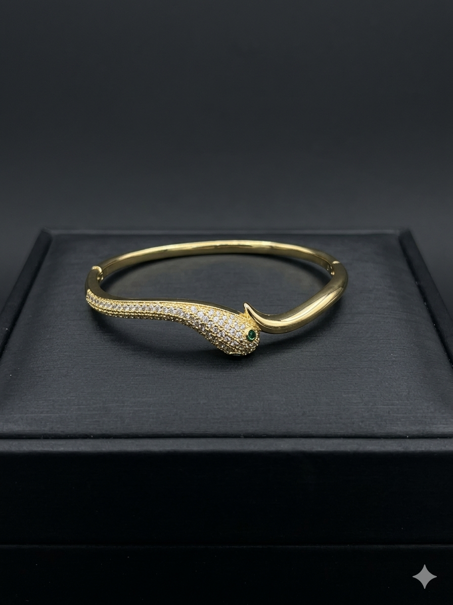 Serpentine Emerald Eye Lock Bracelet